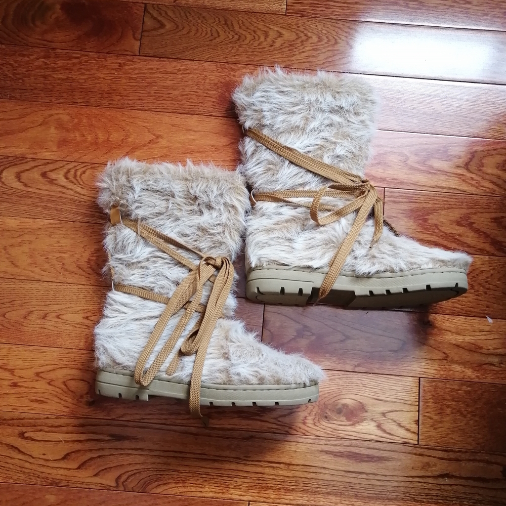 🆕 LOWER EAST SIDE Cozy Faux Fur Boots - Brown and Cream